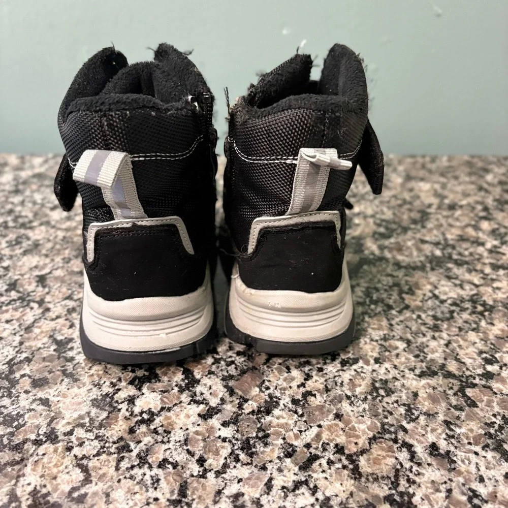 K Boys Black Winter Boots Size 10 Hook Loop Straps Side Zip Cold Weather Snow